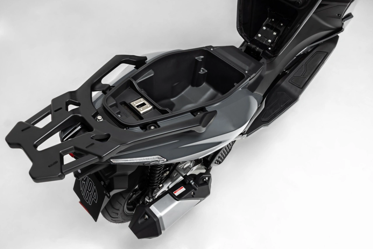 Armazenamento debaixo do banco